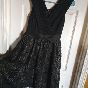 Adrianna Papell Black and Gold Midi Dress Barbie Party Datenight